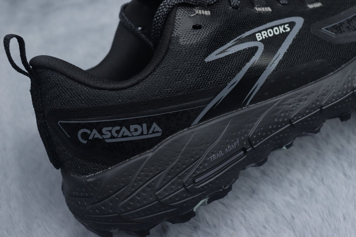 BRKS Cascadia 18 – Carbon Black - Essencials