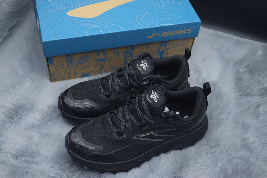 BRKS Cascadia 18 – Carbon Black - Essencials