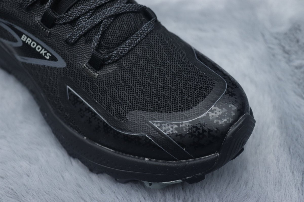 BRKS Cascadia 18 – Carbon Black - Essencials