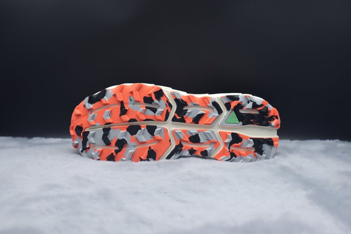 BRKS Cascadia 18 – Neon Ember - Essencials