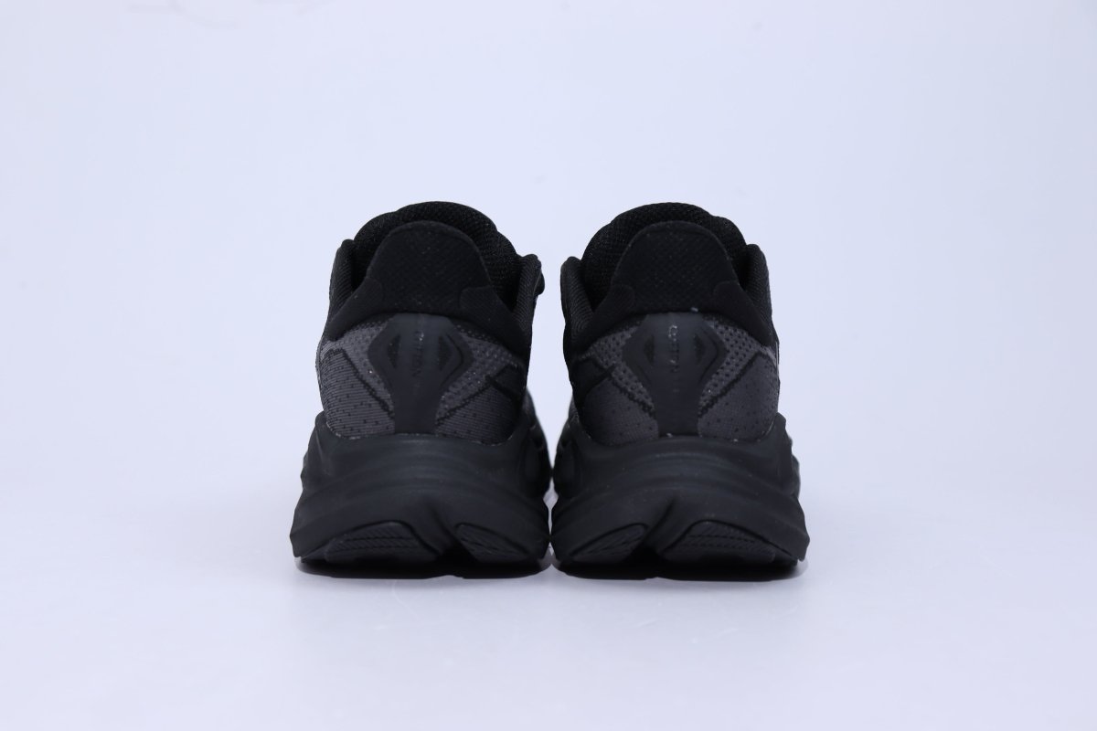 Clifton 10 - HK Unisex Sneakers - All Black - Essencials