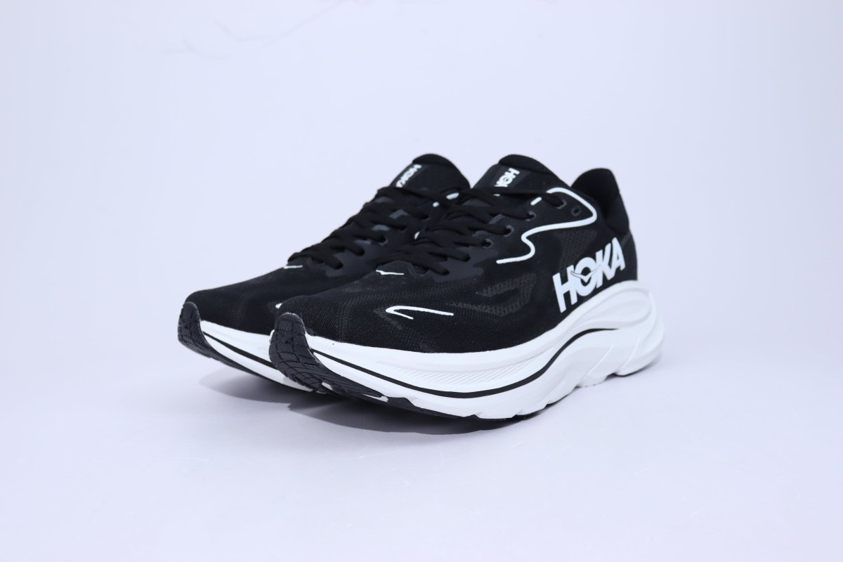 Clifton 10 - HK Unisex Sneakers - Black - Essencials