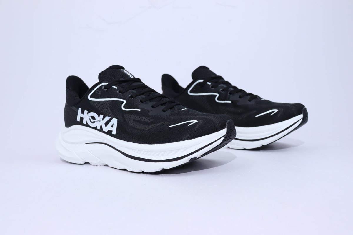 Clifton 10 - HK Unisex Sneakers - Black - Essencials