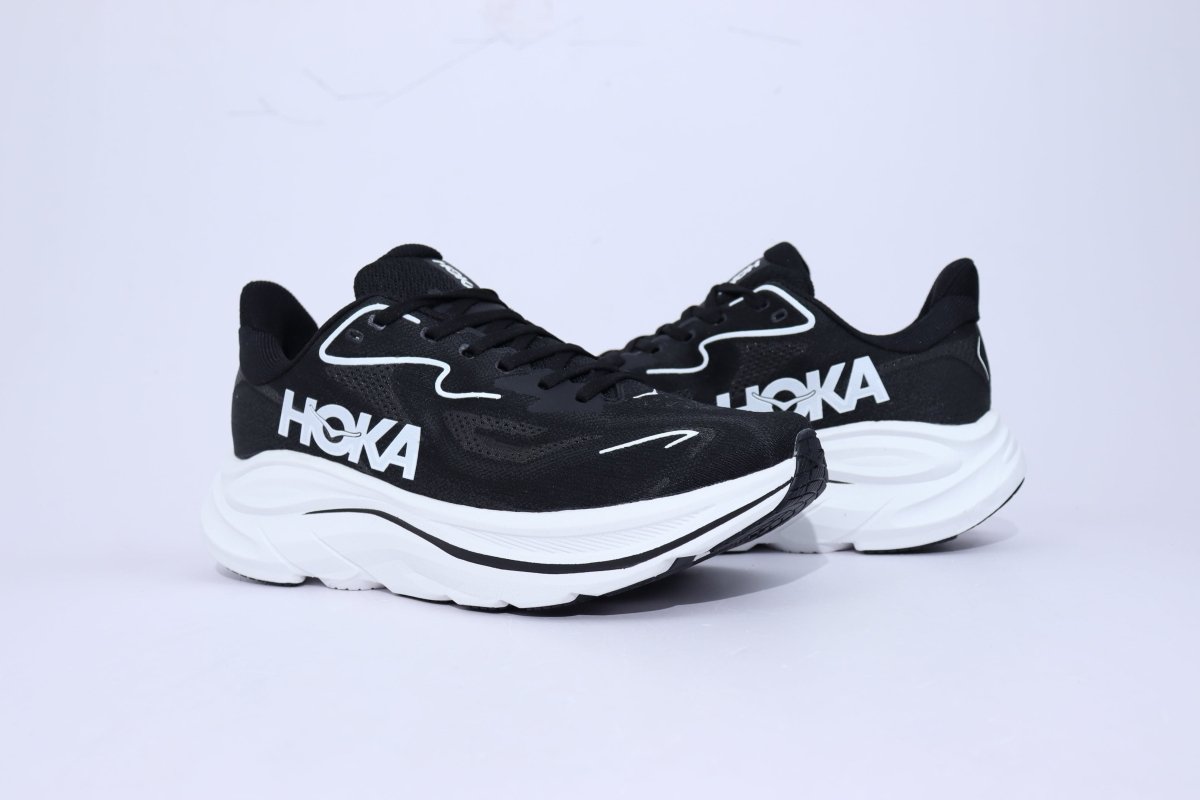 Clifton 10 - HK Unisex Sneakers - Black - Essencials