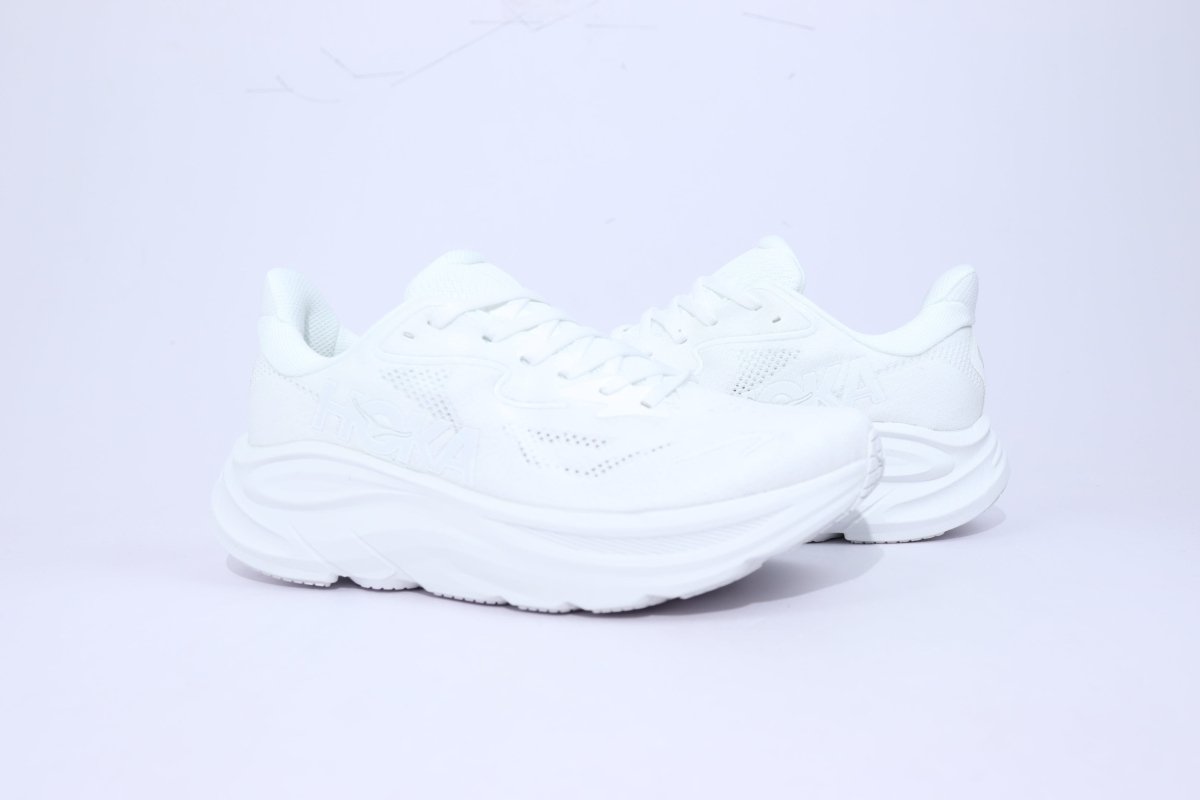 Clifton 10 - HK Unisex Sneakers - White - Essencials