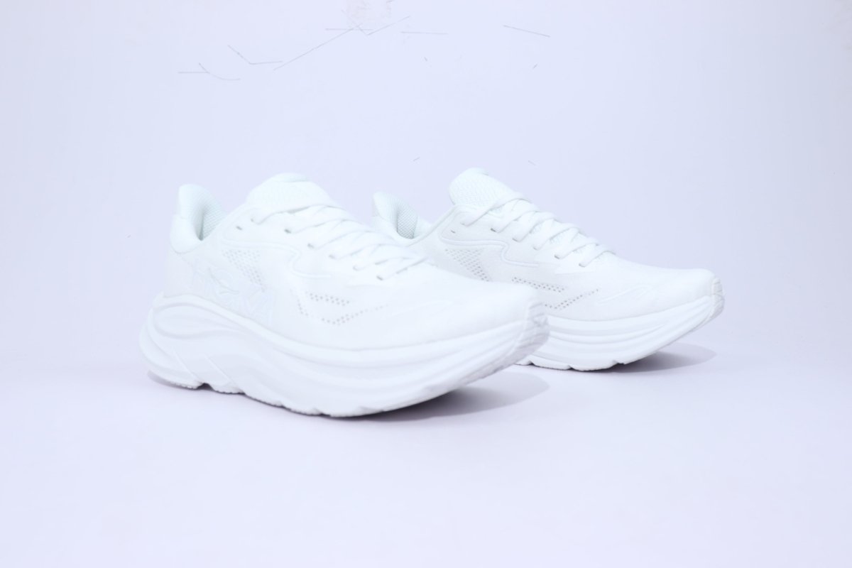 Clifton 10 - HK Unisex Sneakers - White - Essencials